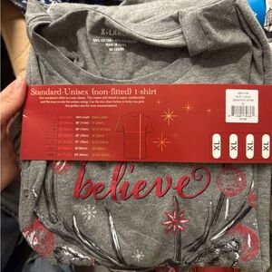 Gildan Gray 'Believe' Christmas deer T-Shirt unisex